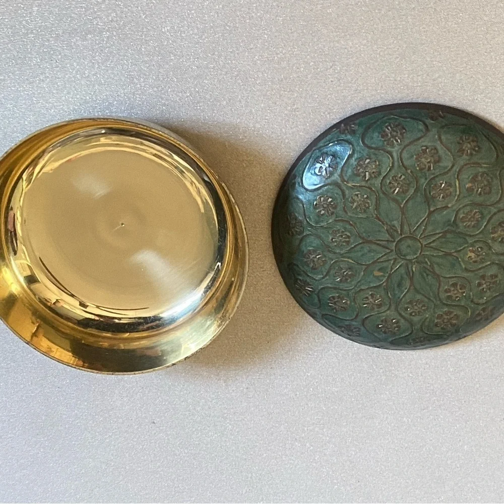 Vintage round green and gold tone floral motif jewelry box with lid